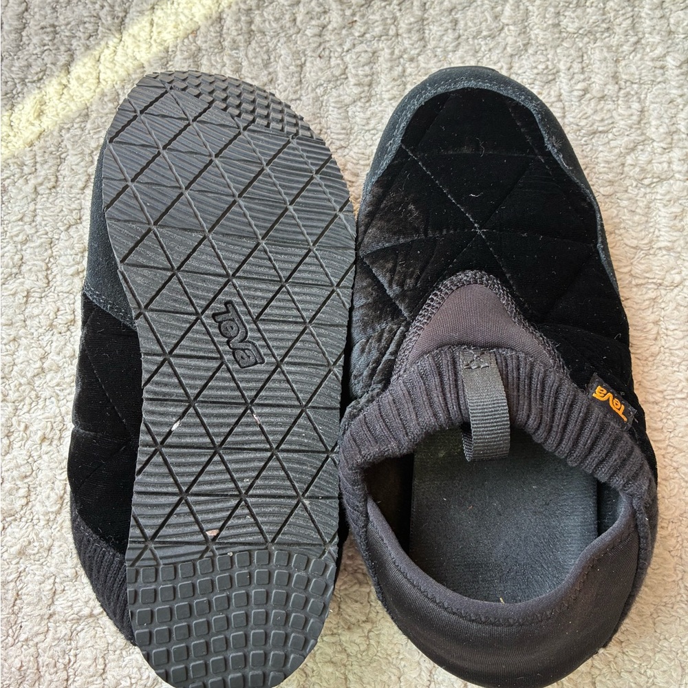 Black Velvet Quilted Slip-On Slippers